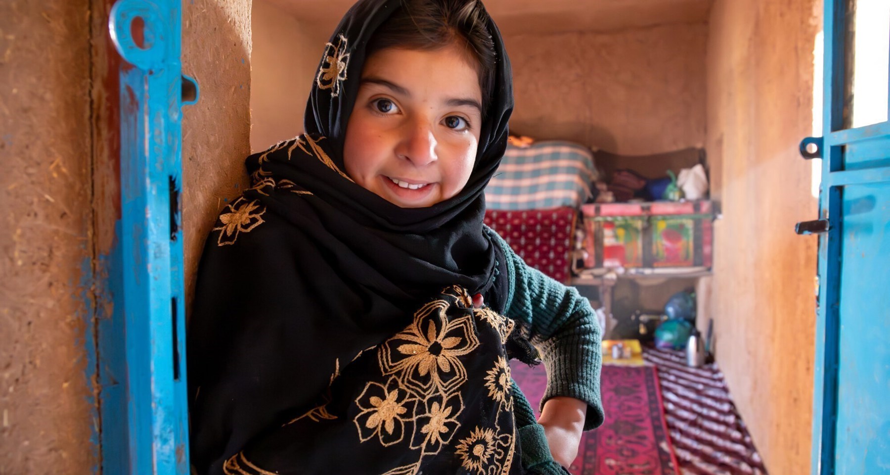 Shafia (8) inviterer oss inn i sitt nye hjem. 